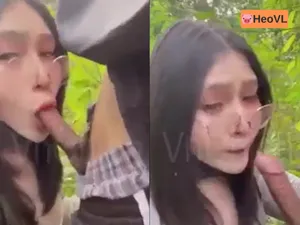 đi dã ngoại tiện xxx em ghệ ở trong rừng