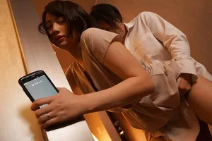 Cô vợ đi họp lớp rồi đụ với nyc mặc cho gã chồng ở nhà chờ