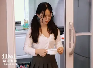 Hạt giống nhỏ về quê ăn tết bị bố dượng nắc vì càng lớn càng ngon